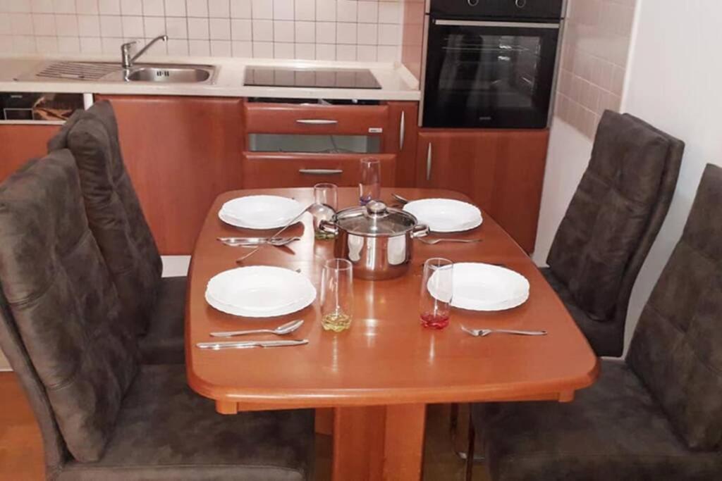 Apartman Franko - Uz Parking Pula Eksteriør billede